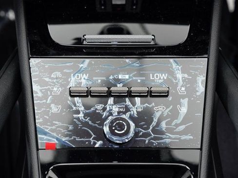 Certified 2026 Porsche Cayenne AWD/4WD image 19