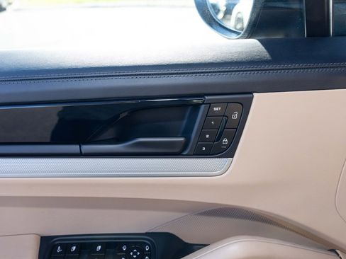 Used 2024 Porsche Cayenne Coupe image 20