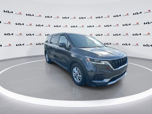 Used 2024 Kia Carnival LX FWD image 2