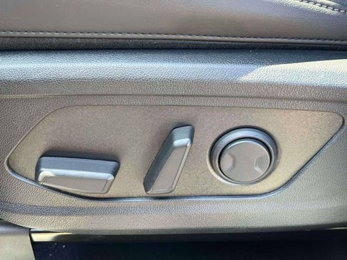 Certified 2025 Kia Sorento S AWD/4WD image 18