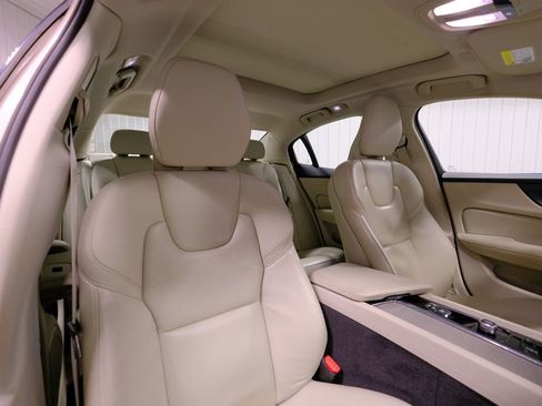 Used 2024 Volvo S60 B5 Plus image 17