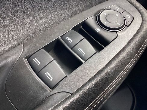 Used 2025 Buick Encore GX Preferred AWD/4WD image 23