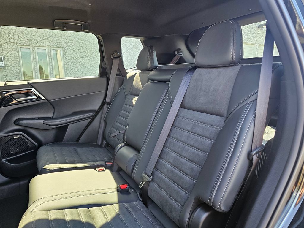 New 2026 Mitsubishi Outlander LE AWD/4WD image 14