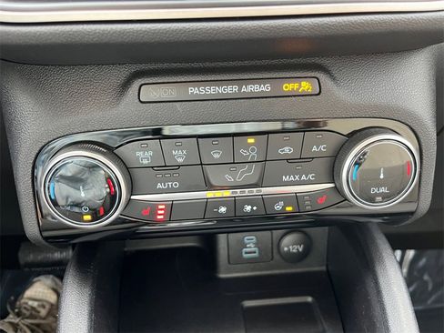 Used 2022 Ford Escape SE w/ SE Sport Appearance Package image 14