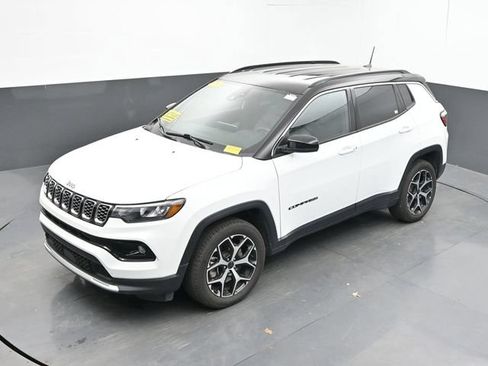Used 2025 Jeep Compass Limited AWD/4WD image 37