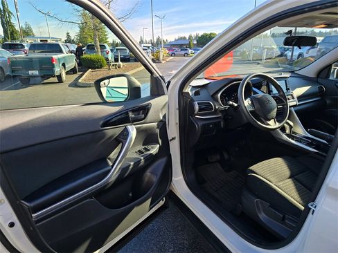 Used 2019 Mitsubishi Eclipse Cross ES image 7