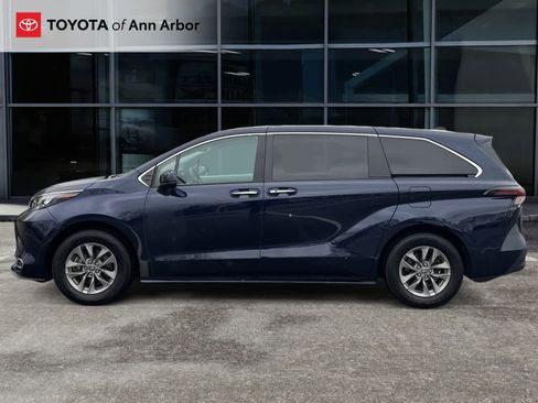 Used 2024 Toyota Sienna XLE AWD/4WD image 10
