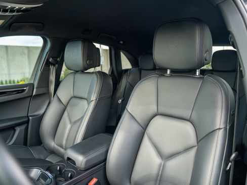 Certified 2023 Porsche Macan AWD/4WD image 5