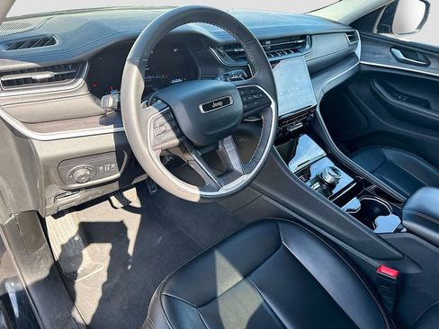 Used 2023 Jeep Grand Cherokee Limited image 10