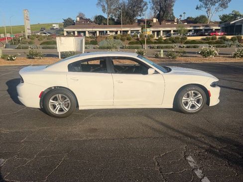 Used 2020 Dodge Charger SXT RWD image 4