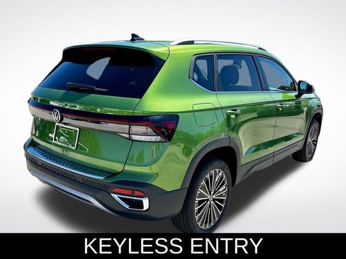 Used 2025 Volkswagen Taos SE image 6