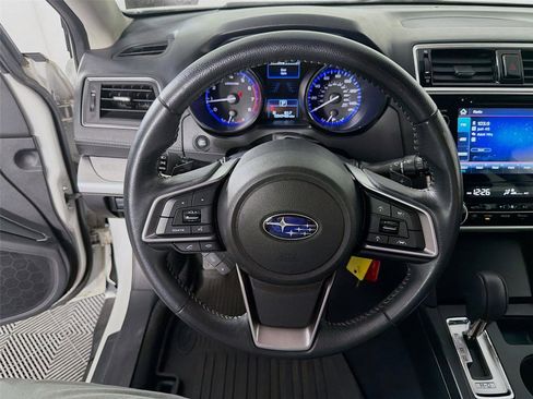 Used 2019 Subaru Outback 2.5i Premium image 12