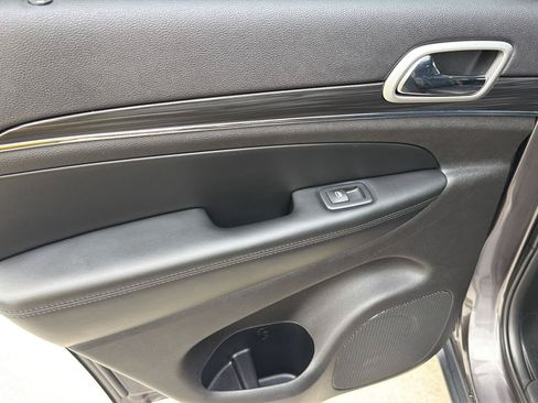 Used 2019 Jeep Grand Cherokee Limited AWD/4WD image 20
