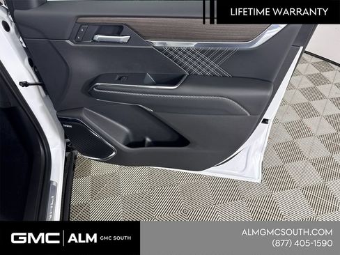 New 2026 GMC Acadia Denali w/ Super Cruise Package FWD image 16
