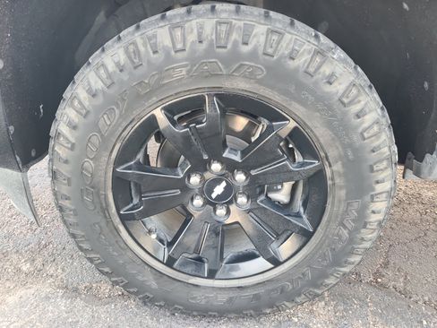 Used 2022 Chevrolet Colorado Z71 w/ Z71 Midnight Edition image 11