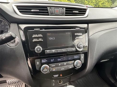 Used 2014 Nissan Rogue SV image 14