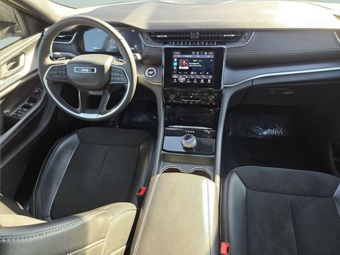 Used 2024 Jeep Grand Cherokee Altitude image 32