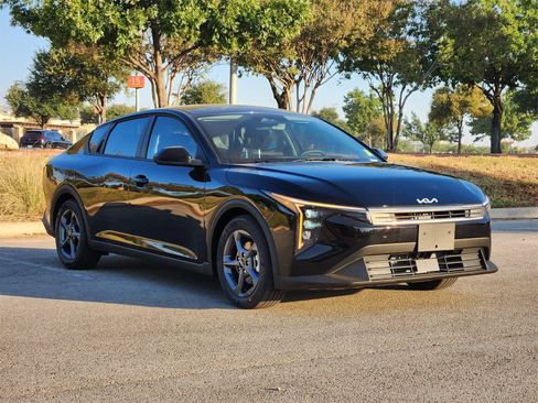 New 2025 Kia K4 LXS image 3
