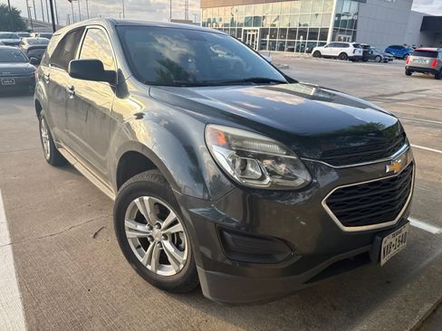 Used 2017 Chevrolet Equinox LS FWD image 2