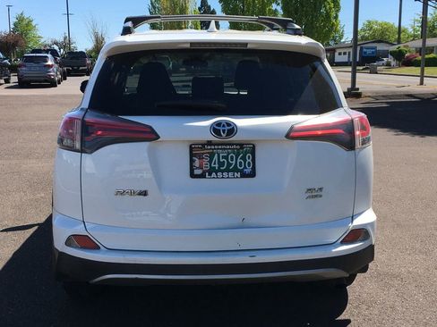 Used 2018 Toyota RAV4 XLE AWD/4WD image 5