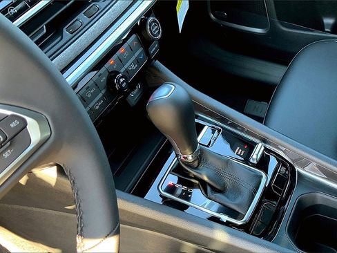 New 2023 Jeep Compass Latitude w/ Sun and Sound Group image 10