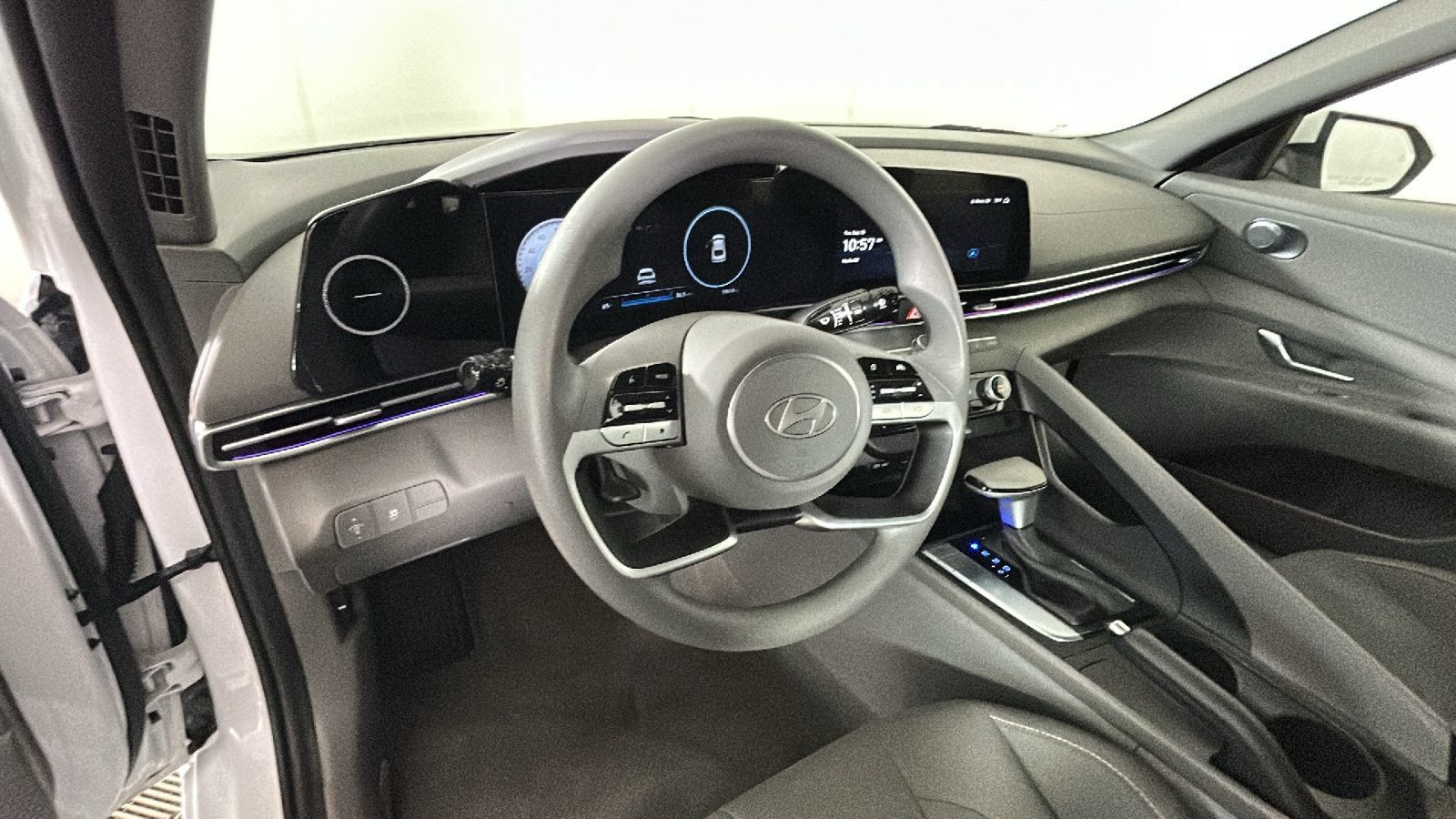 Certified 2024 Hyundai Elantra SEL FWD image 17