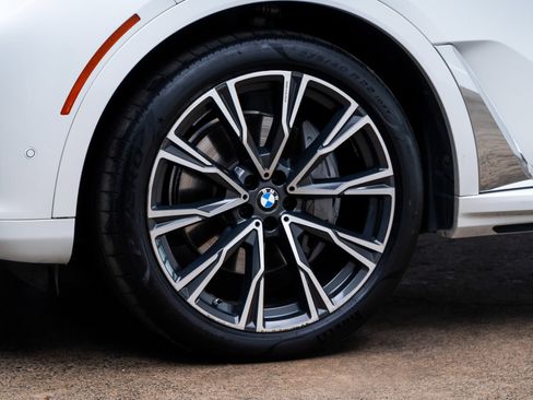 Used 2019 BMW X7 xDrive50i w/ Off-Road Package AWD/4WD image 4