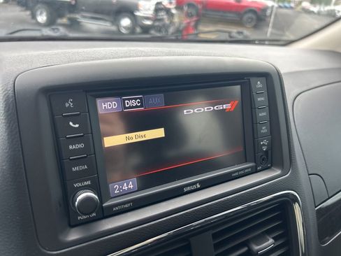 Used 2020 Dodge Grand Caravan SE w/ UConnect Hands-Free Group FWD image 11