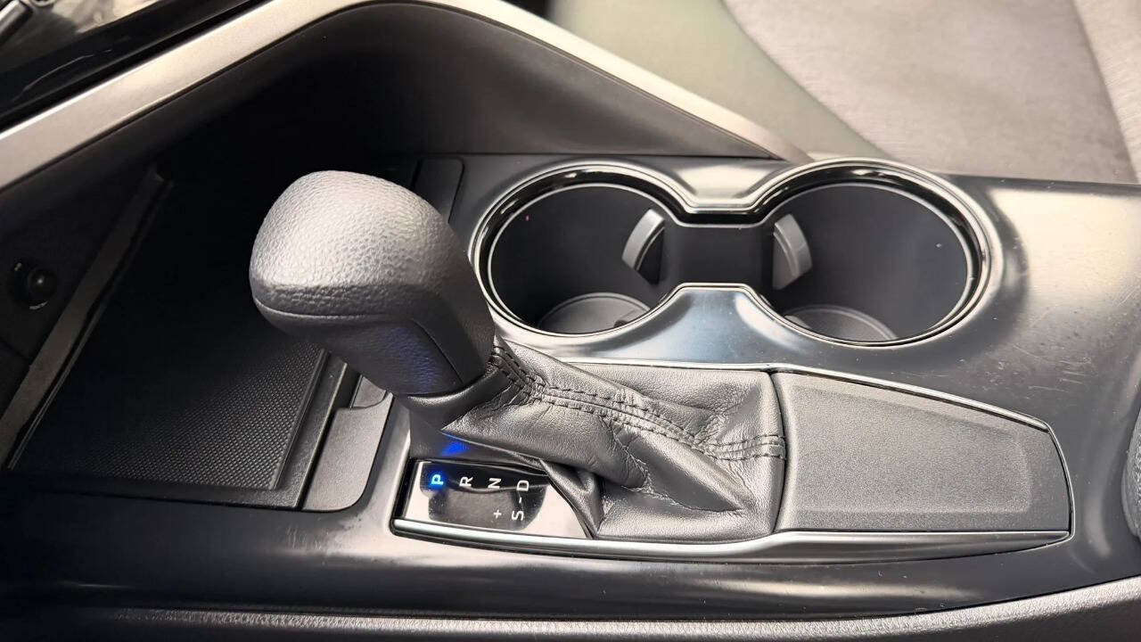 Used 2018 Toyota Camry LE w/ Moonroof Package FWD image 17
