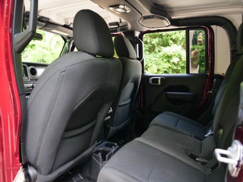Used 2022 Jeep Gladiator Sport AWD/4WD image 26