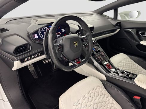 Used 2019 Lamborghini Huracan LP 580-2 image 9
