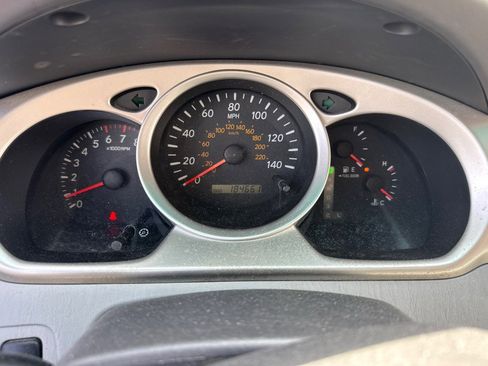 Used 2005 Toyota Highlander 4WD V6 w/ 3rd Row image 21