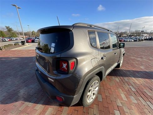 Used 2018 Jeep Renegade Latitude image 18