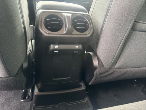 Used 2024 Jeep Wrangler Unlimited w/ Convenience Group AWD/4WD image 10
