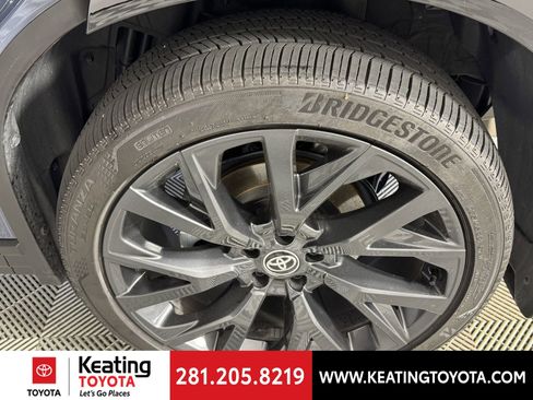 New 2025 Toyota Crown Signia image 15