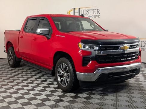 Used 2022 Chevrolet Silverado 1500 LT AWD/4WD image 2