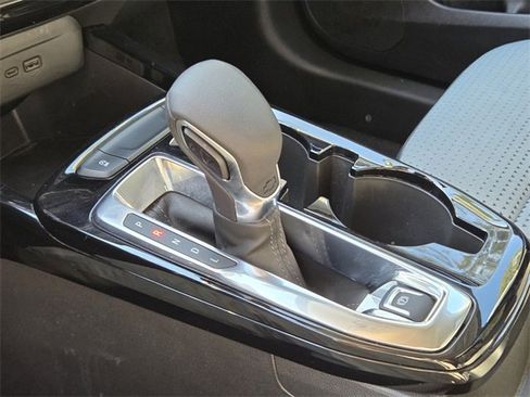 Certified 2025 Chevrolet Trax LT w/ LT Convenience Package image 34