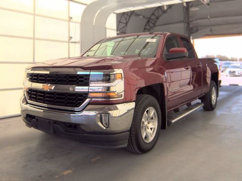 Used 2018 Chevrolet Silverado 1500 LT w/ All Star Edition AWD/4WD image 2
