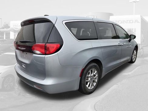 Used 2023 Chrysler Voyager LX FWD image 5