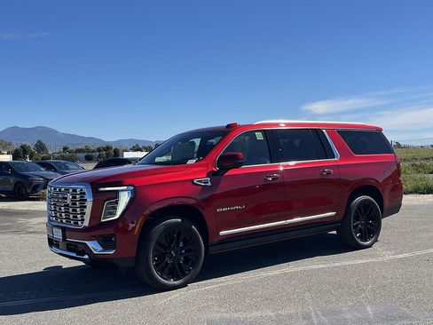 New 2026 GMC Yukon XL Denali w/ Denali Reserve Package AWD/4WD image 8