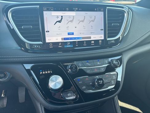 New 2026 Chrysler Pacifica Limited w/ S Appearance Package AWD/4WD image 24