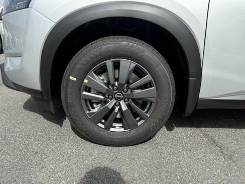 New 2025 Nissan Pathfinder SV image 8