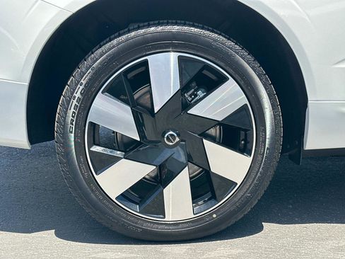 Certified 2025 Volvo XC60 T8 Plus w/ Protection Package Premier image 27