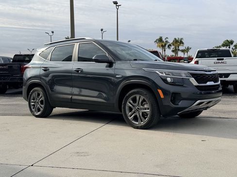 Used 2023 Kia Seltos S image 2