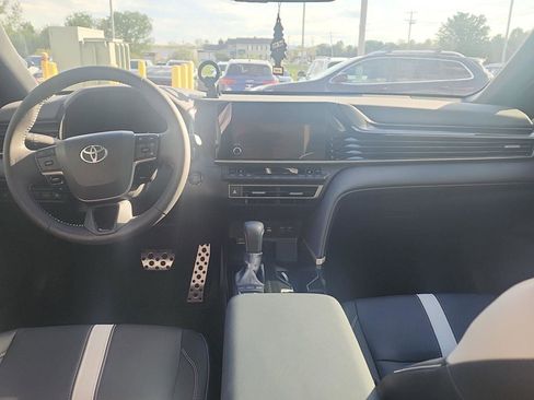 Used 2025 Toyota Camry SE w/ Convenience Package FWD image 3