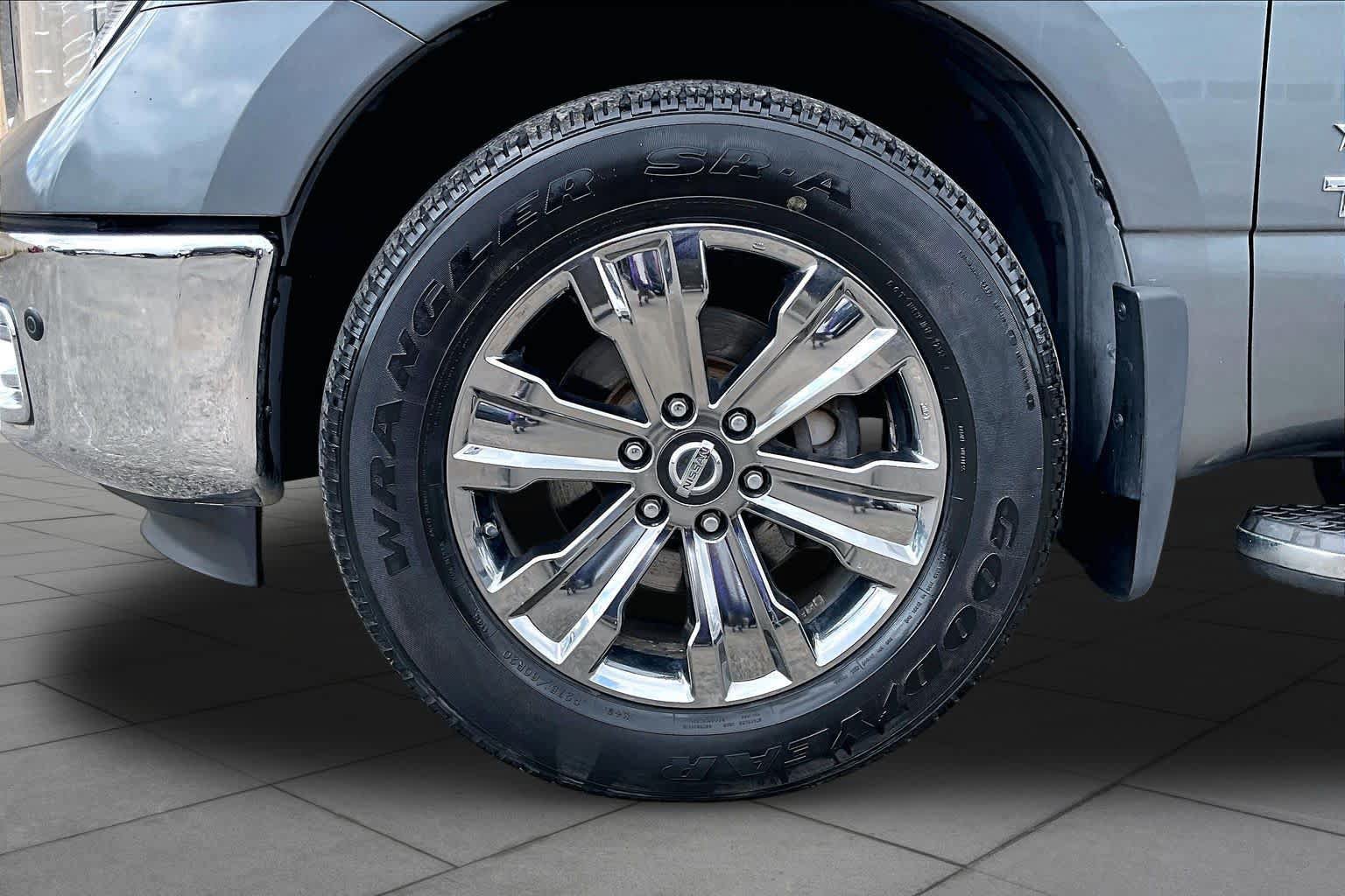 Used 2017 Nissan Titan SV RWD image 11