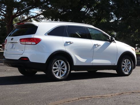 Used 2016 Kia Sorento LX AWD/4WD image 5