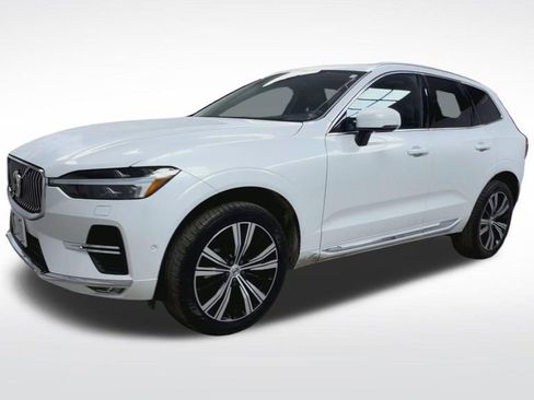 Used 2023 Volvo XC60 B5 Ultimate w/ Climate Package image 4