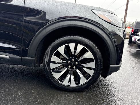 Used 2025 Ford Explorer Platinum w/ LUX Leather Package image 10