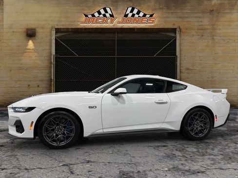 Used 2025 Ford Mustang GT Premium w/ GT Performance Package image 3